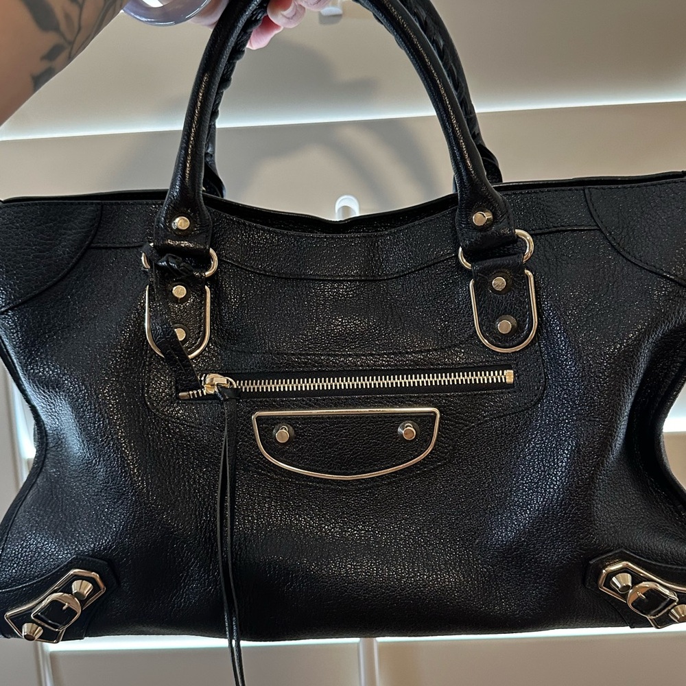 Preloved Authentic Balenciaga classic city with gold hardware.